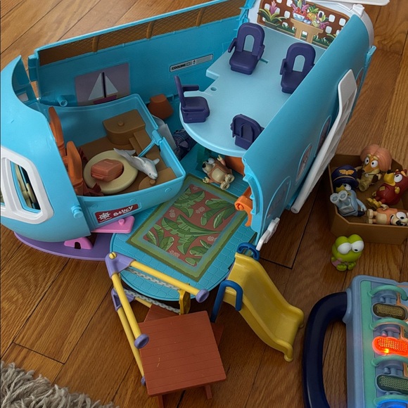 Huge Bluey Bundle!!Figures/Toys/Games/Water Book